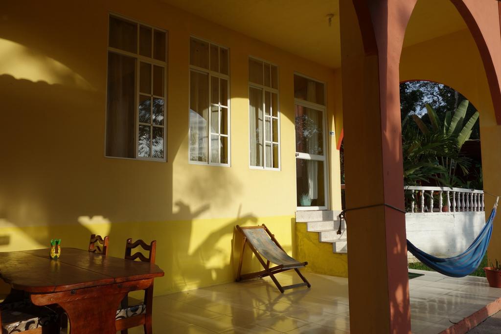 Hostal Tena Naui Kültér fotó