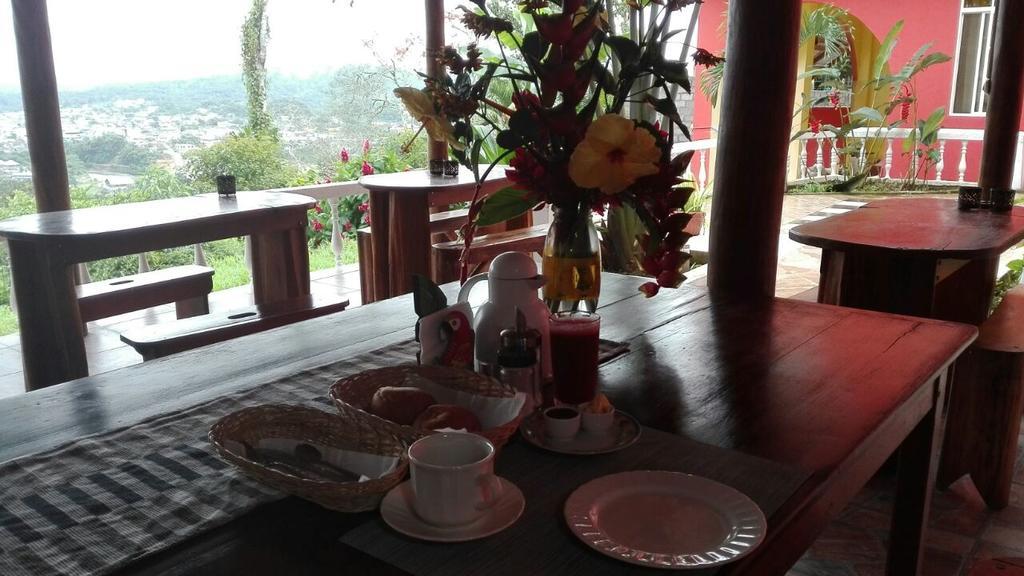 Hostal Tena Naui Kültér fotó