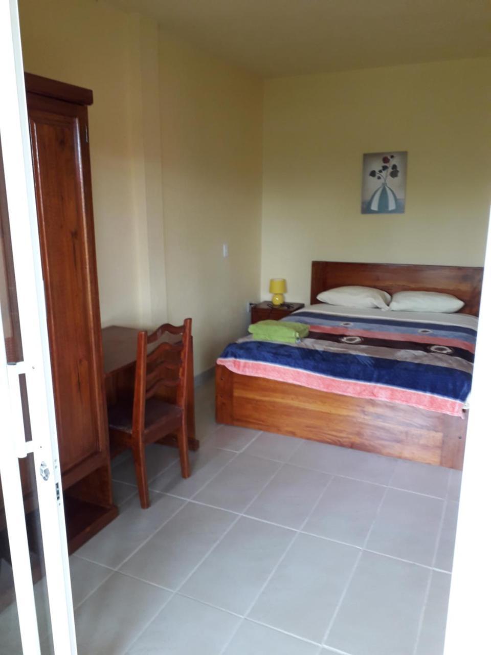 Hostal Tena Naui Kültér fotó