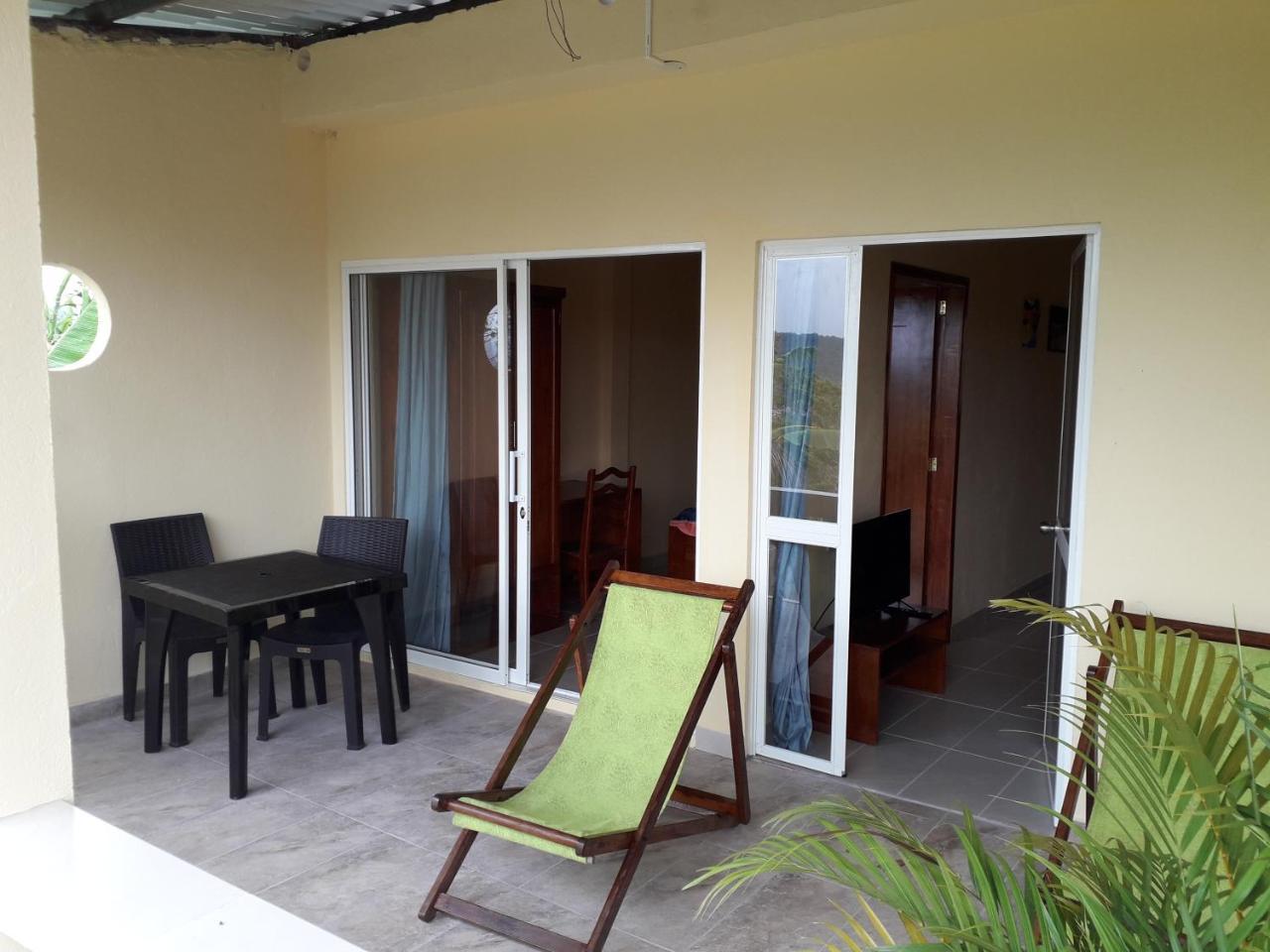 Hostal Tena Naui Kültér fotó