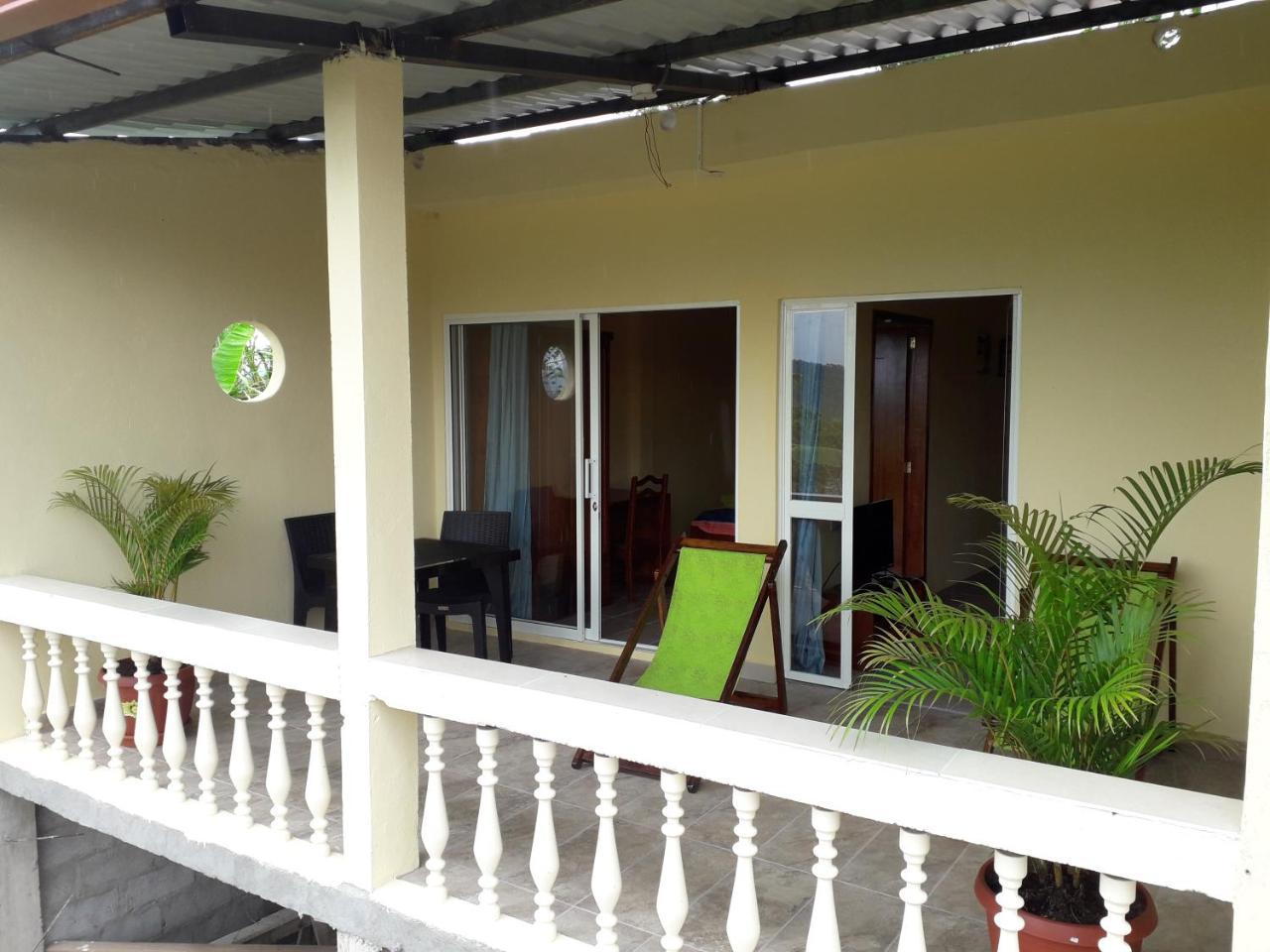 Hostal Tena Naui Kültér fotó